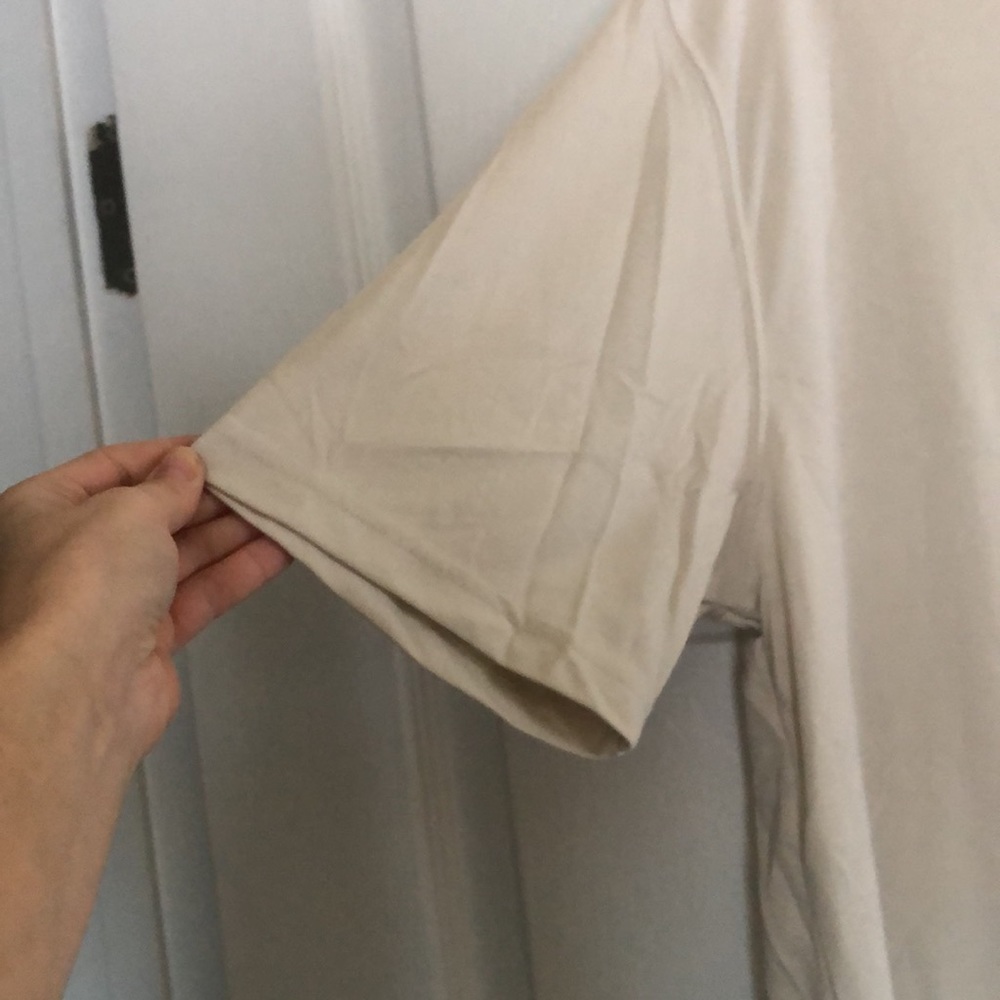 Very soft T-shirt in great condition - Picture 2 of 4